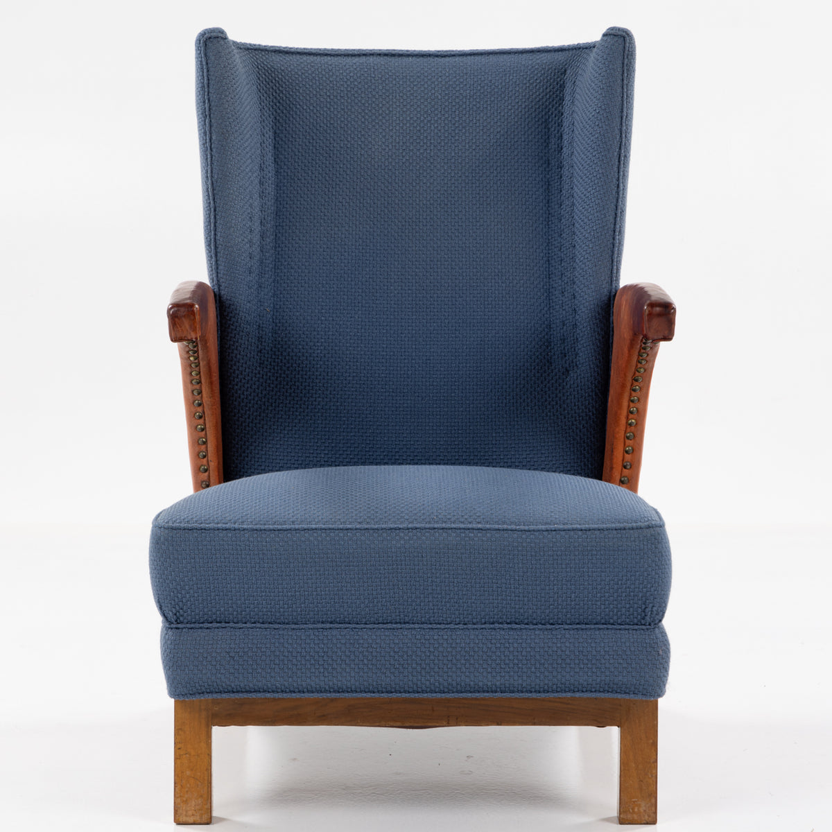 Lounge chair in textile
