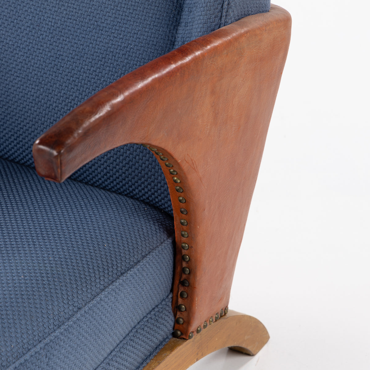 Lounge chair in textile