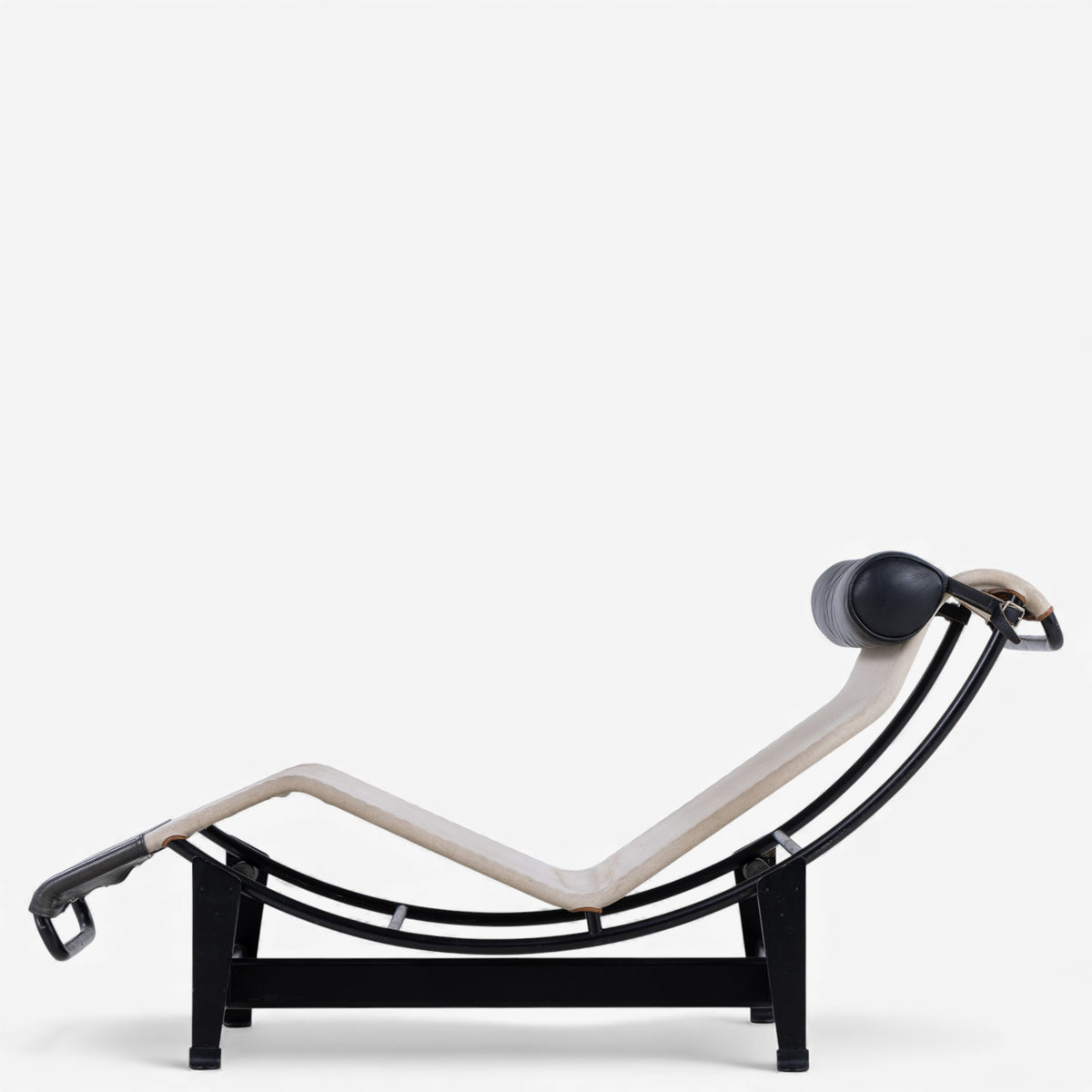 LC 4 - Chaise longue in natural canvas