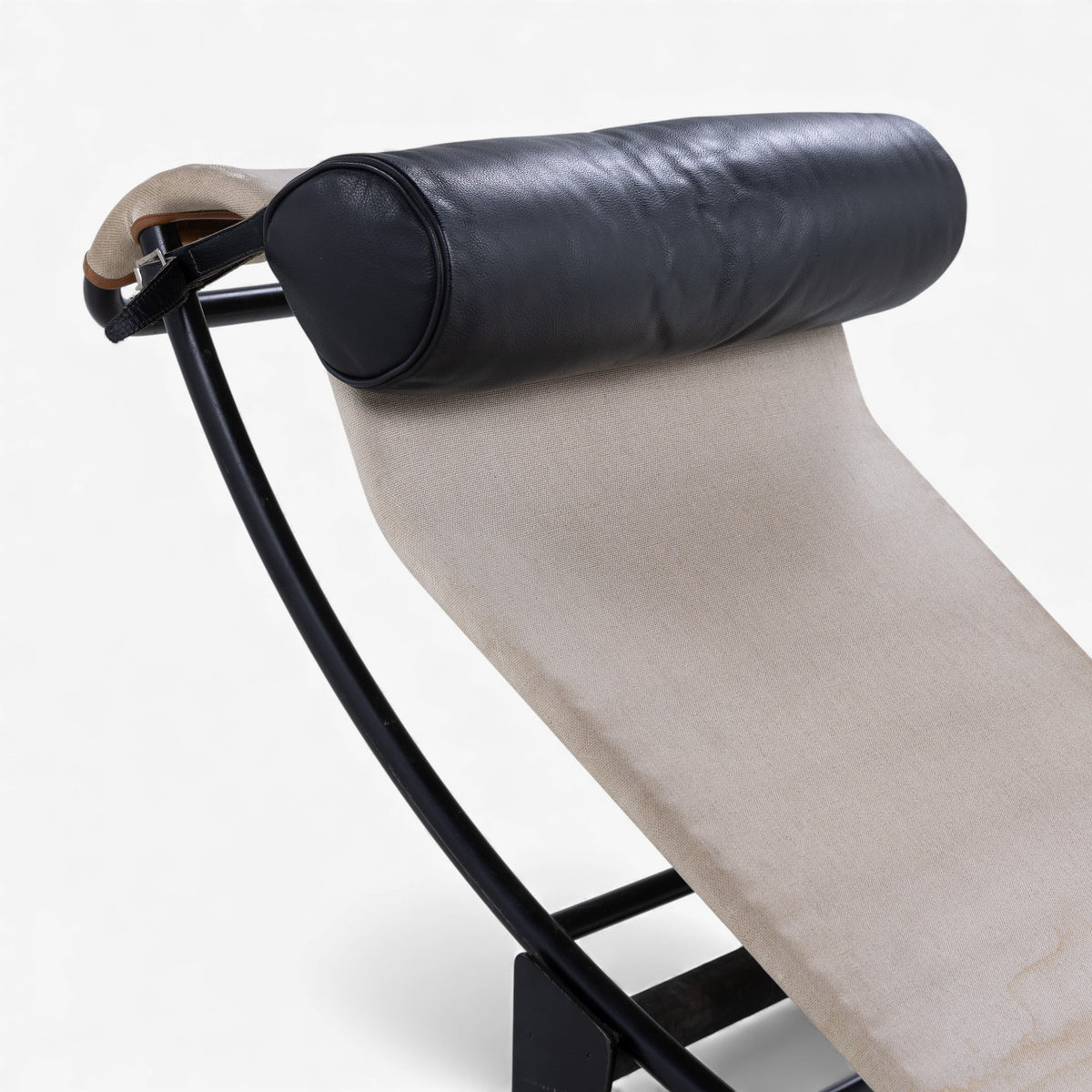 LC 4 - Chaise longue in natural canvas