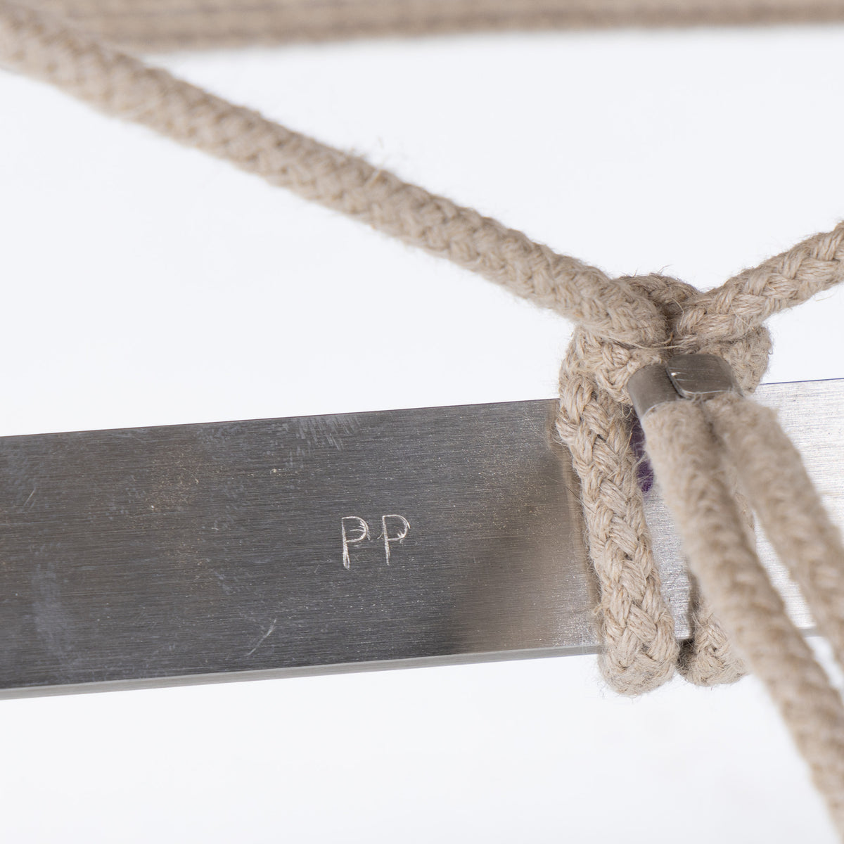 PP 225 - Flaglinestol i hvidlakeret metal