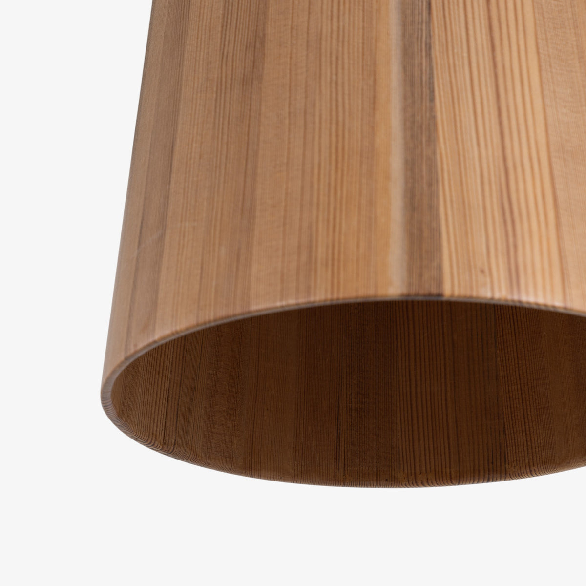 Pendant in pine