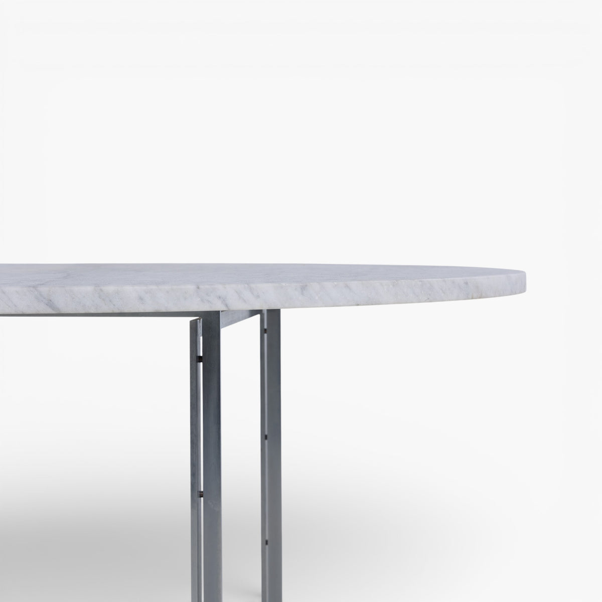 PK 54 - Dining table with flint-rolled marble