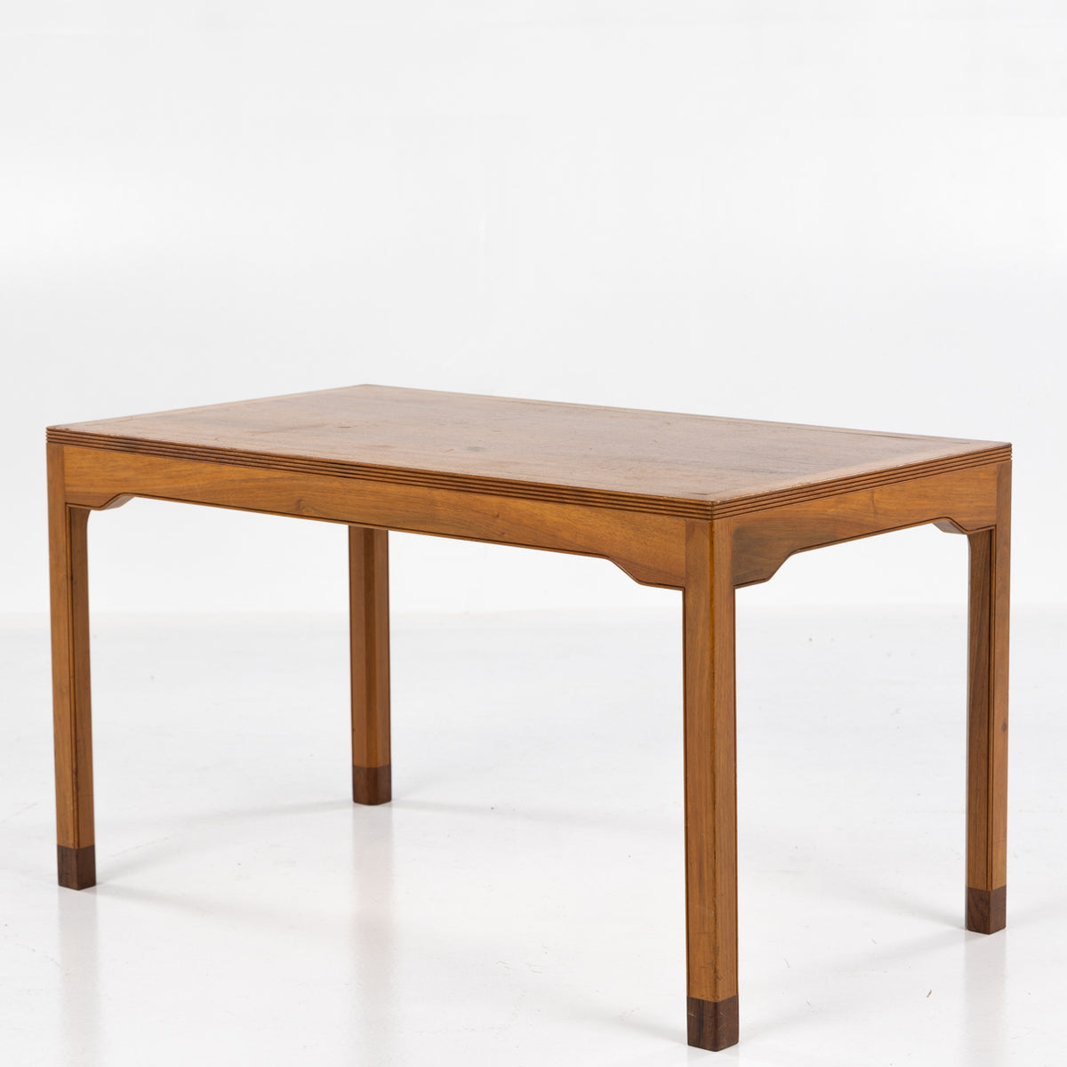 Coffee table in walnut
