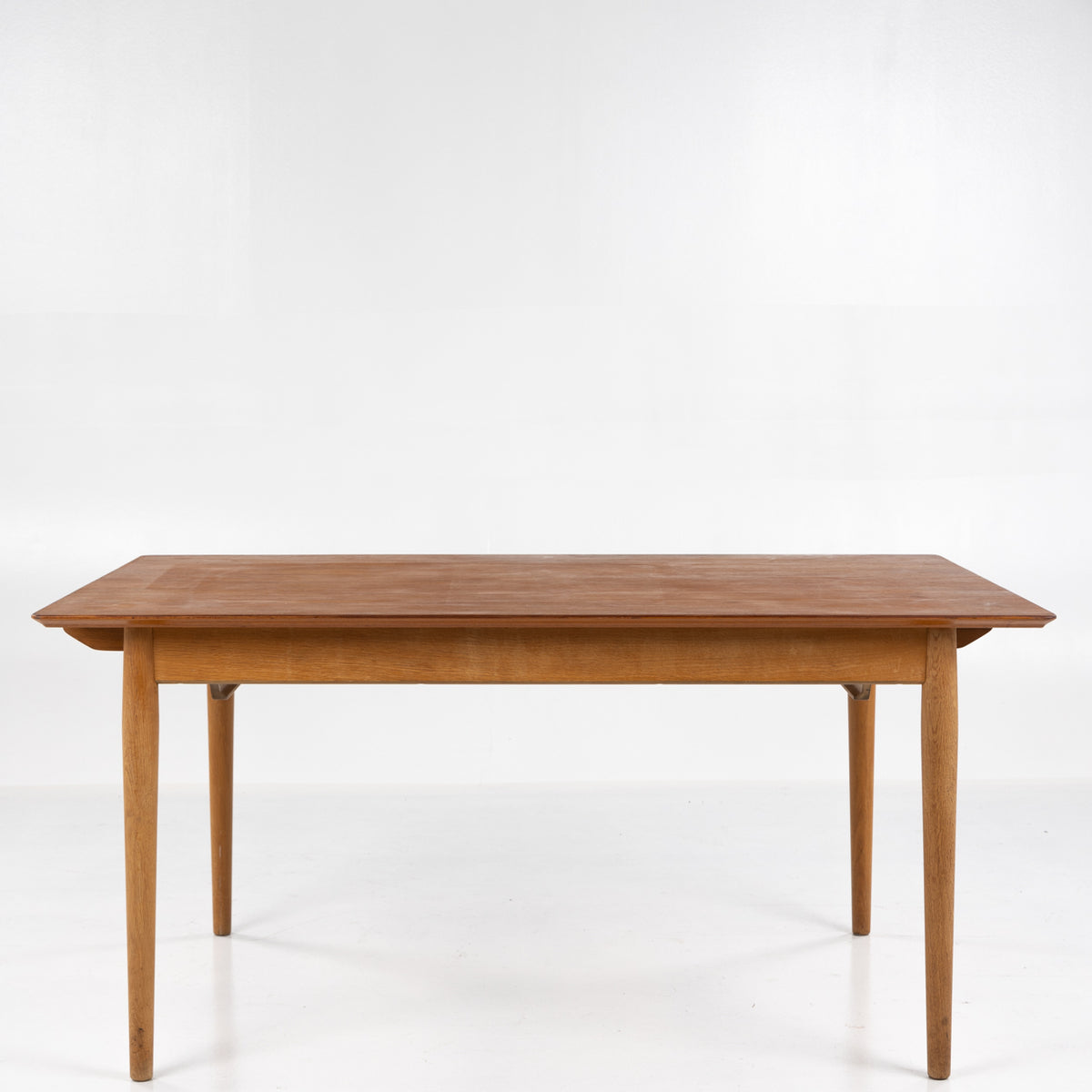 Dining table in teak