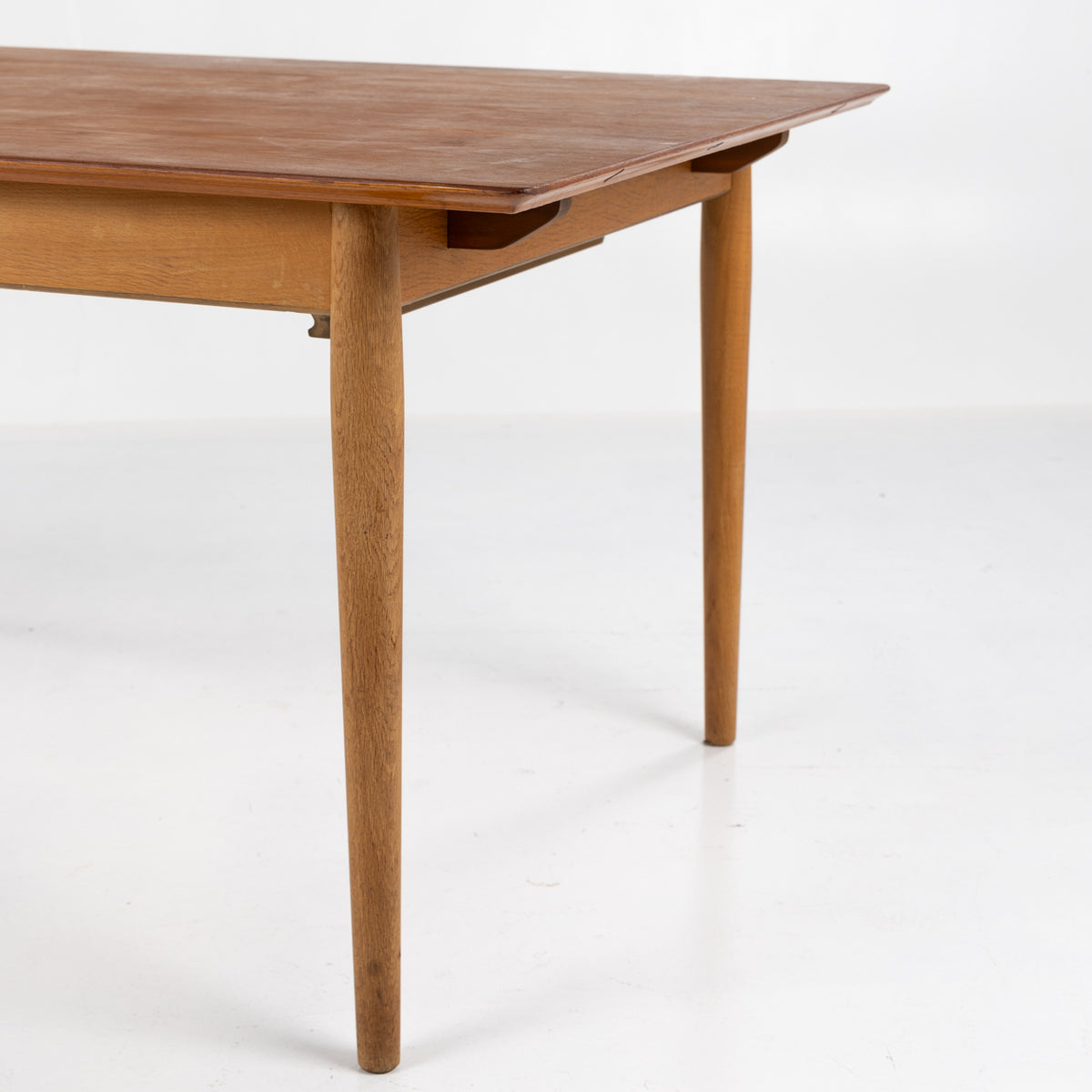 Dining table in teak