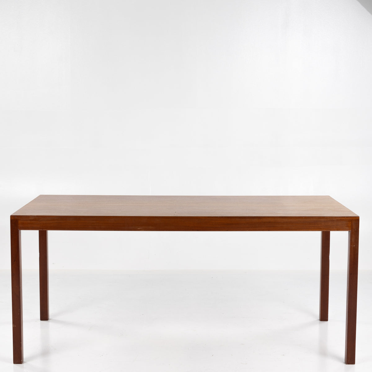 Dining table in mahogany