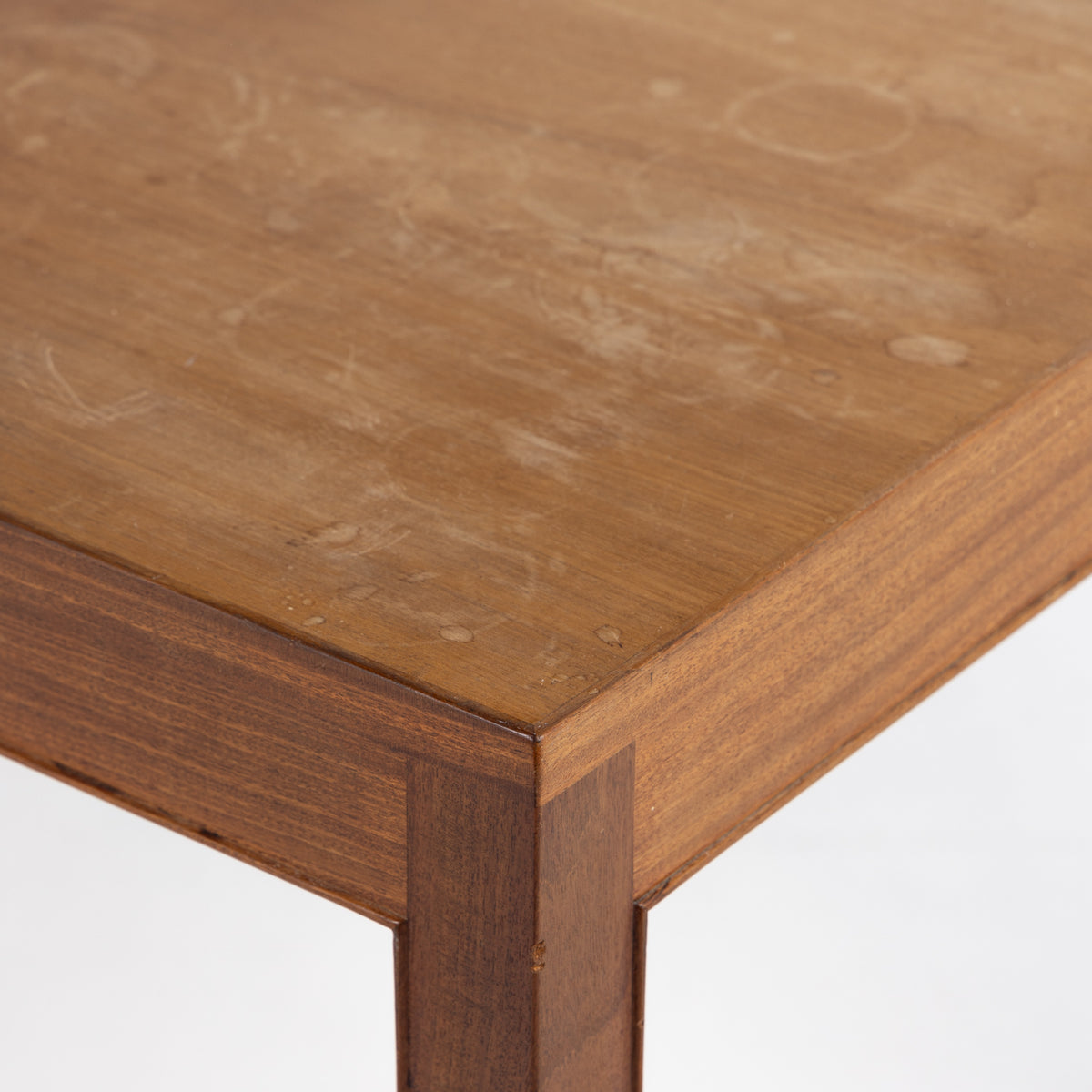 Dining table in mahogany
