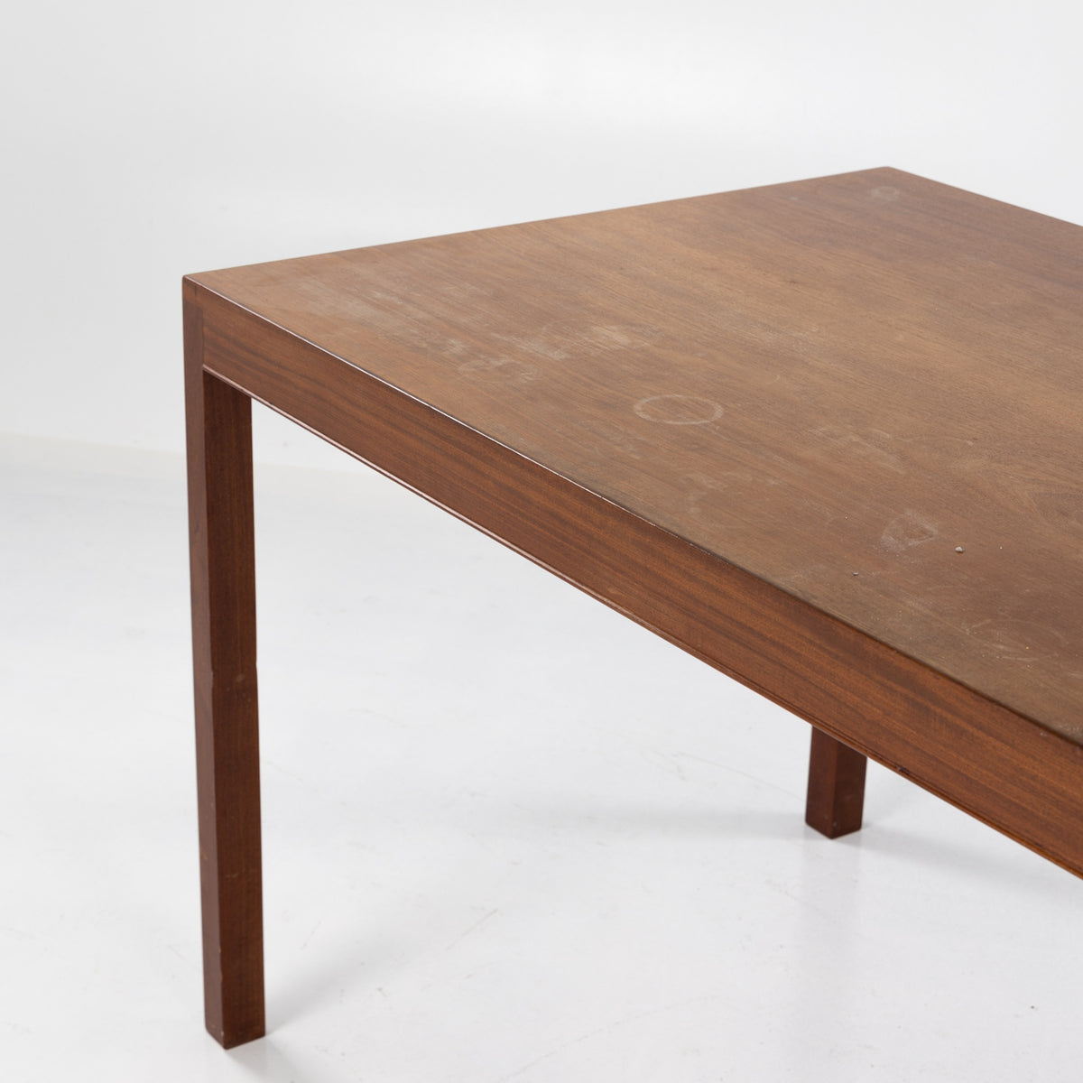Dining table in mahogany