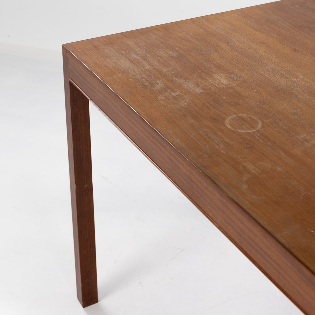 Dining table in mahogany