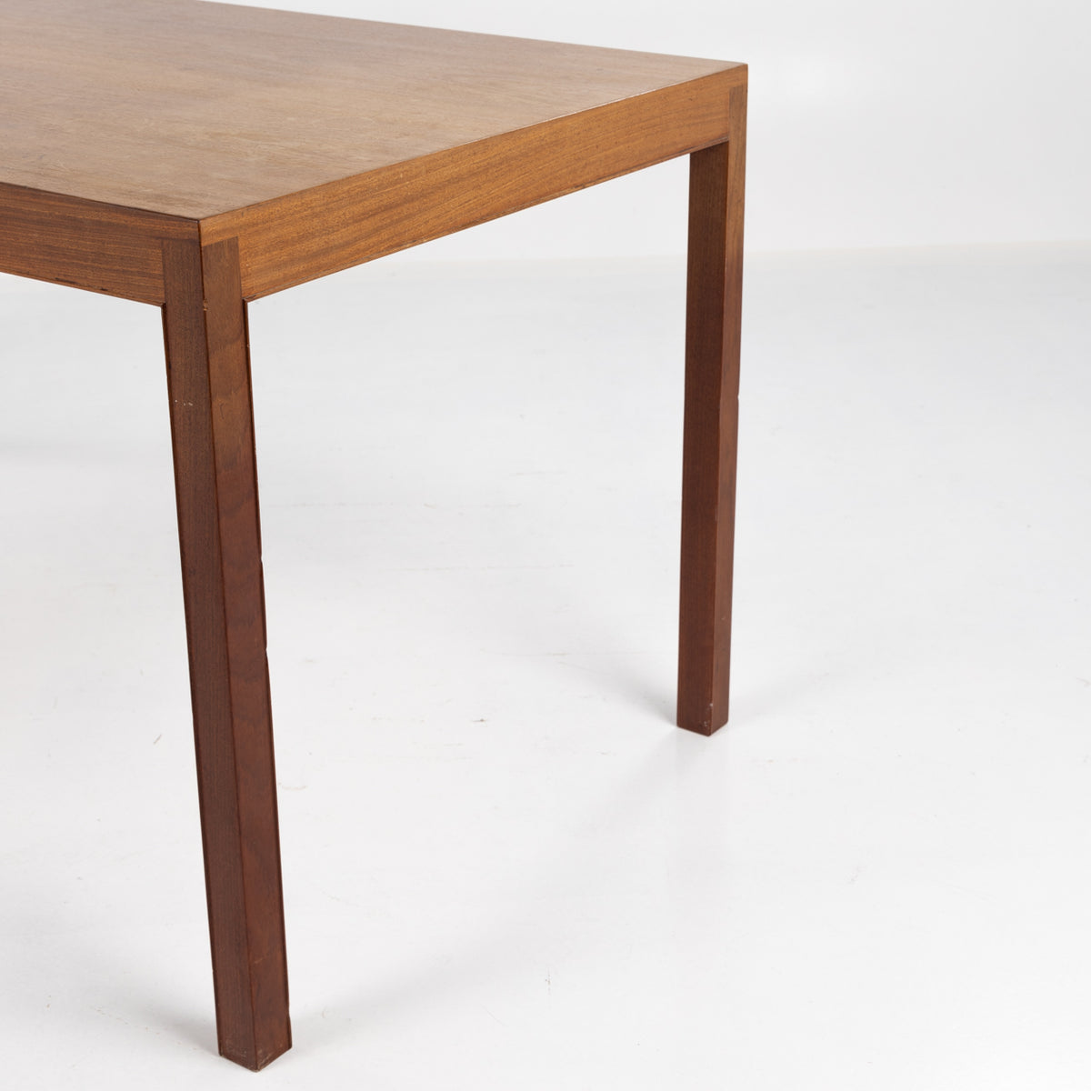 Dining table in mahogany