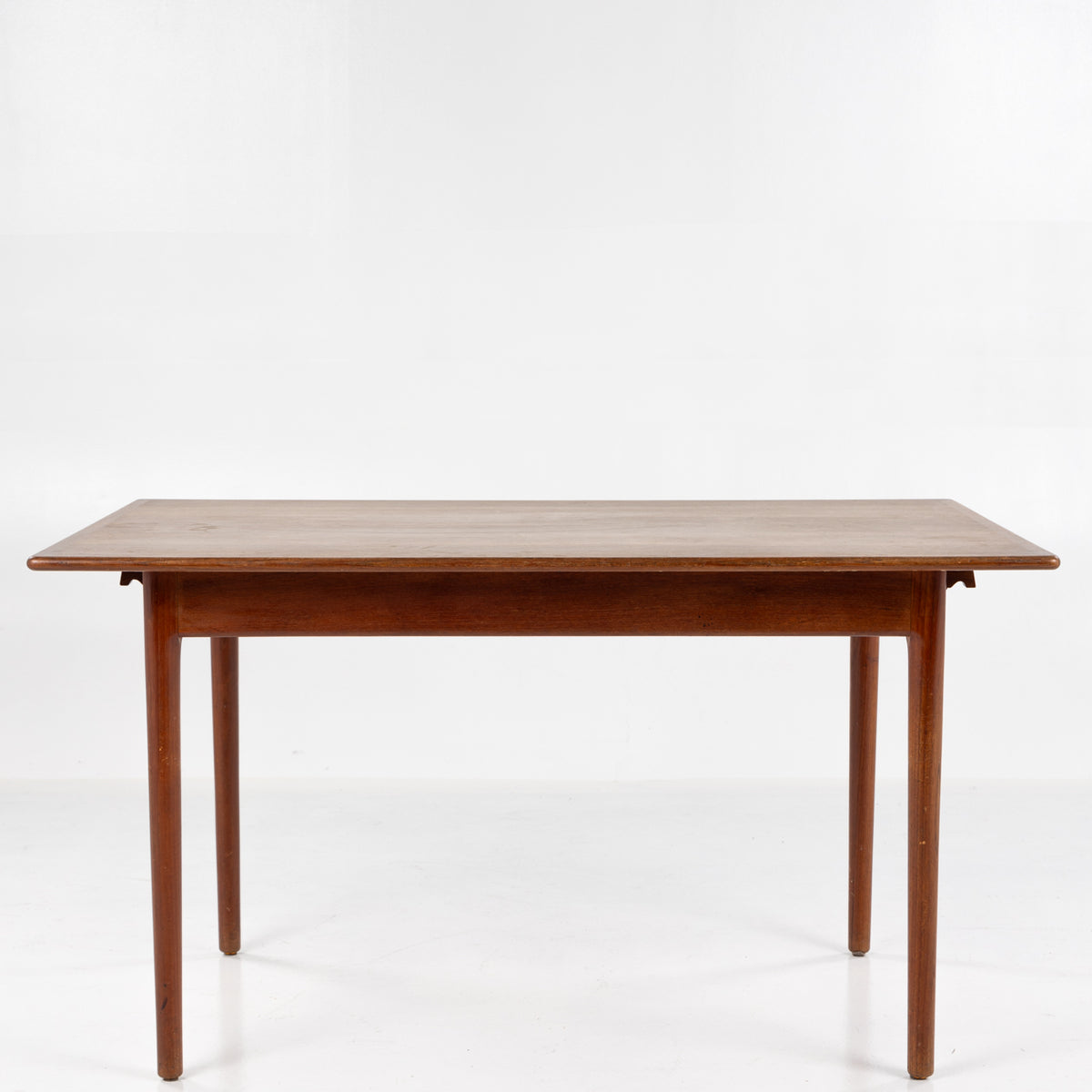 Dining table in teak