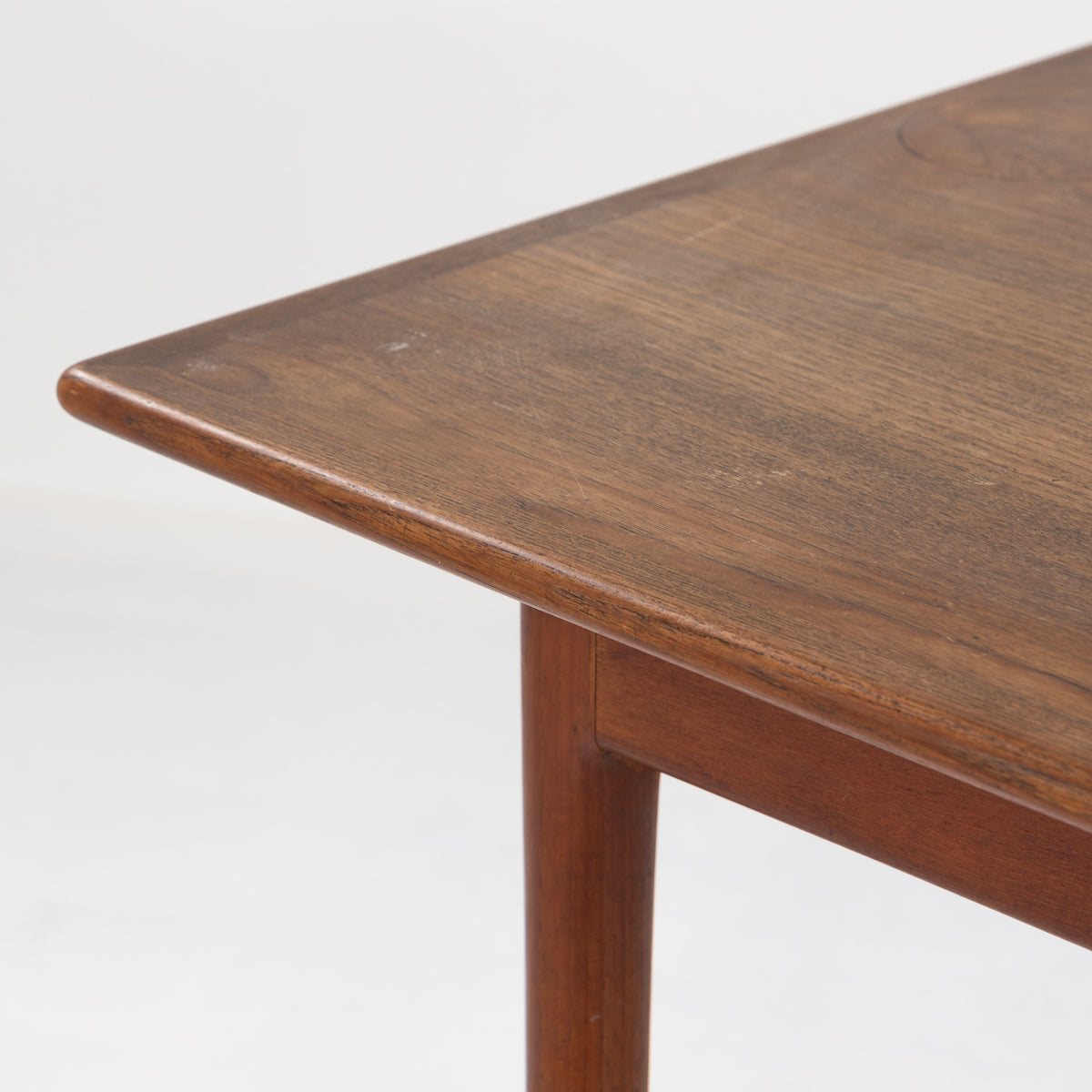 Dining table in teak