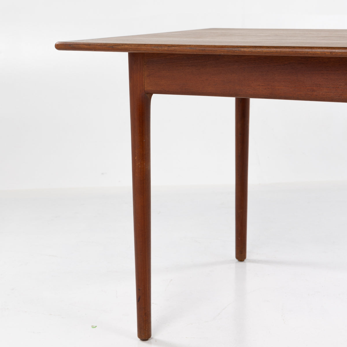 Dining table in teak