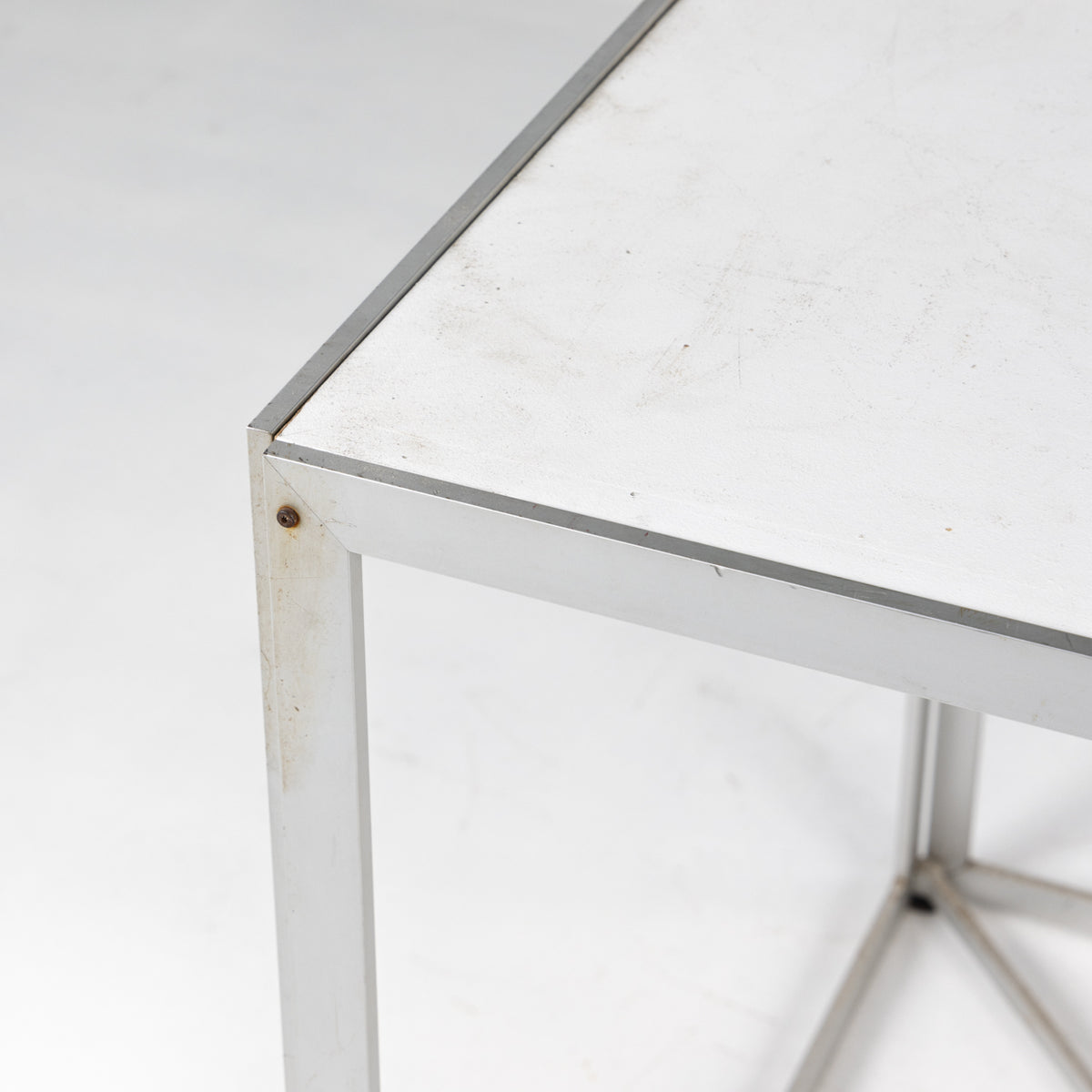 Exhibition podium in aluminium