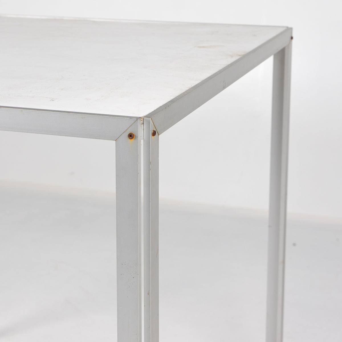 Exhibition podium in aluminium
