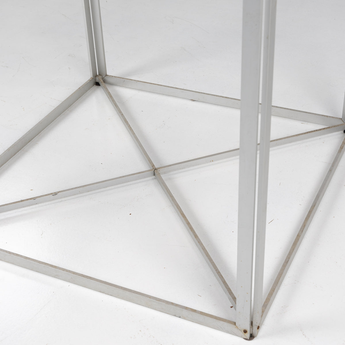 Exhibition podium in aluminium