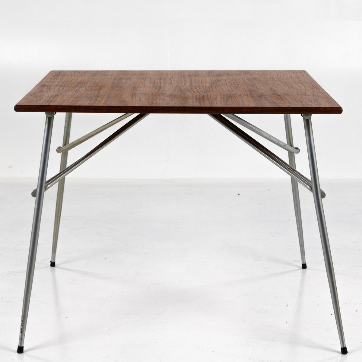 Dining table in teak