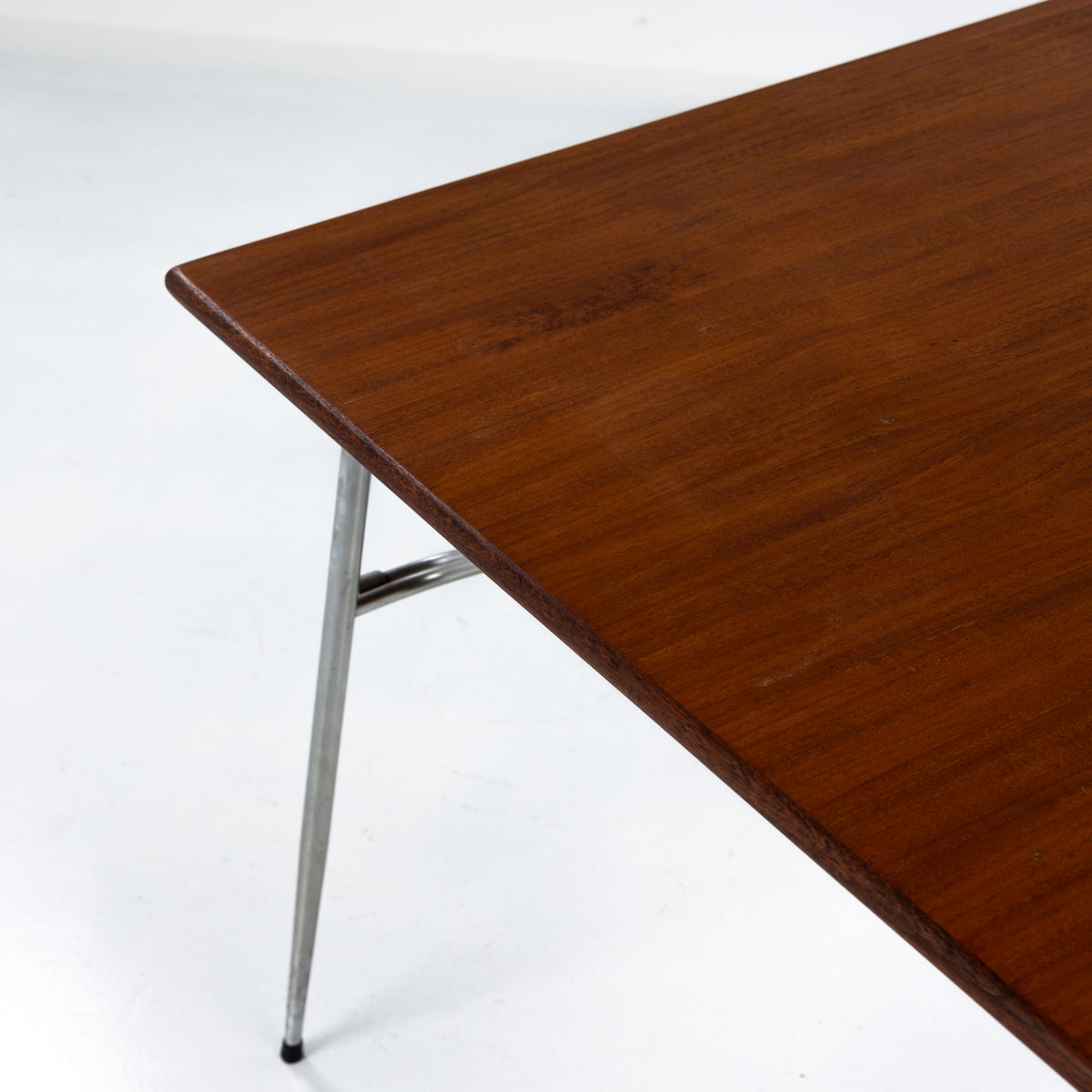 Dining table in teak