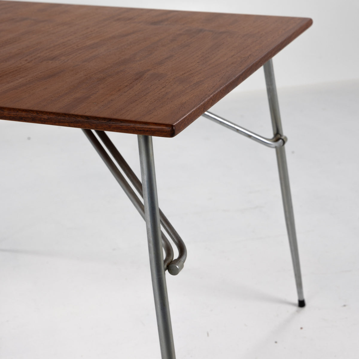 Dining table in teak