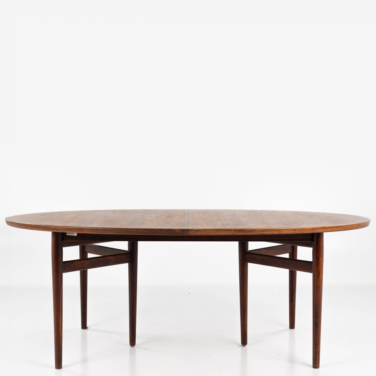 Oval dining table in rosewood