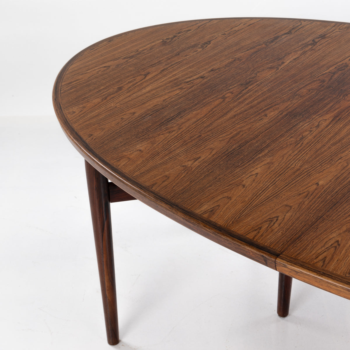 Oval dining table in rosewood