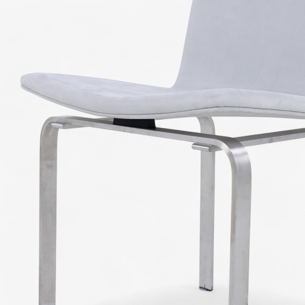 JH 3 - Set of 4 dining chairs in 'Royal Nubuck' leather
