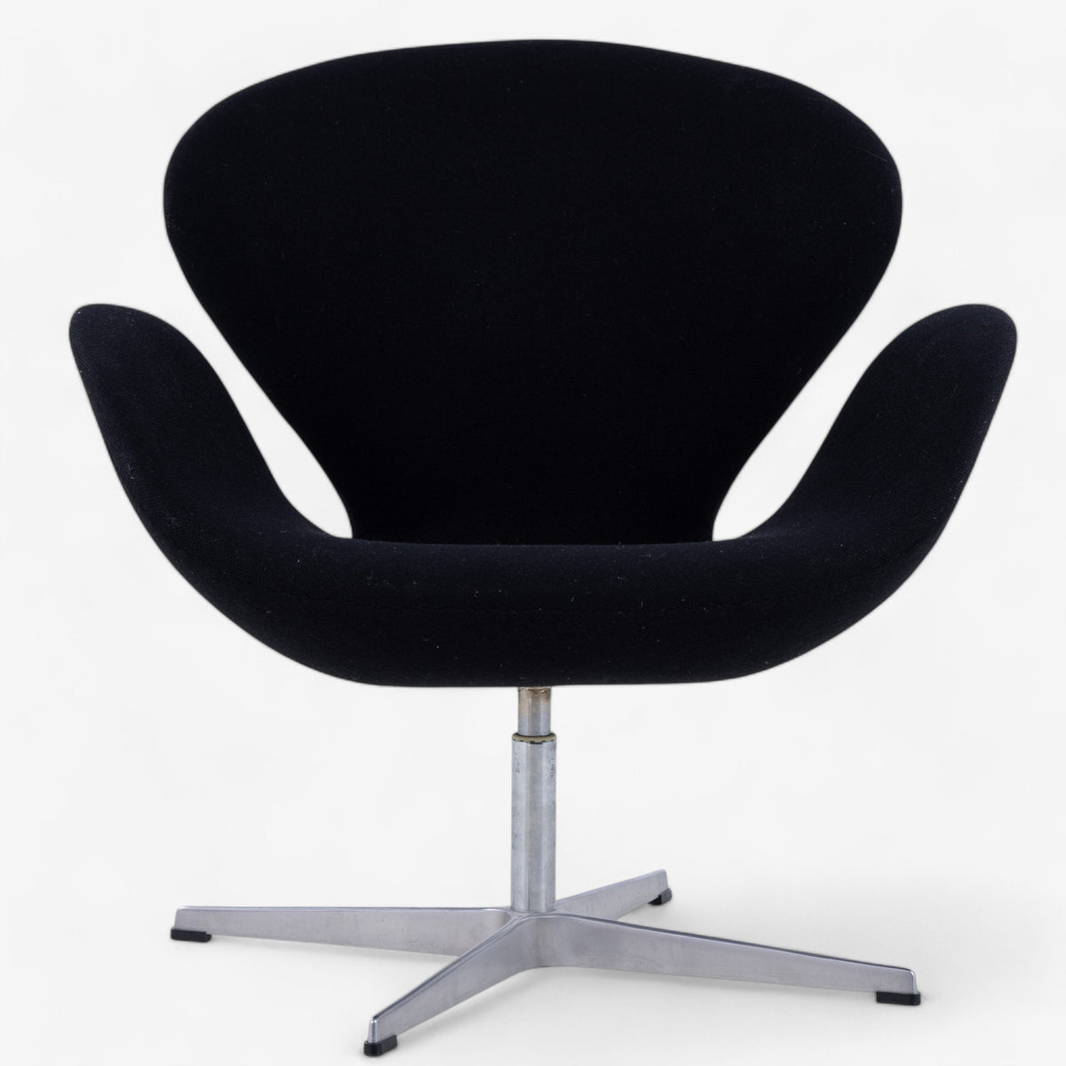AJ 3320 - 'Svanen' i sort tekstil