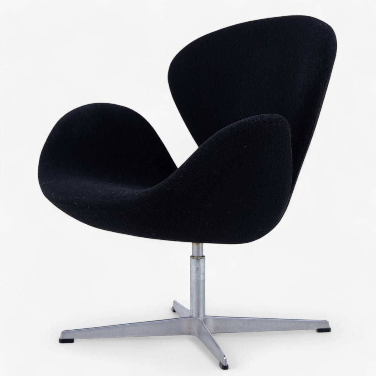 AJ 3320 - 'Svanen' i sort tekstil