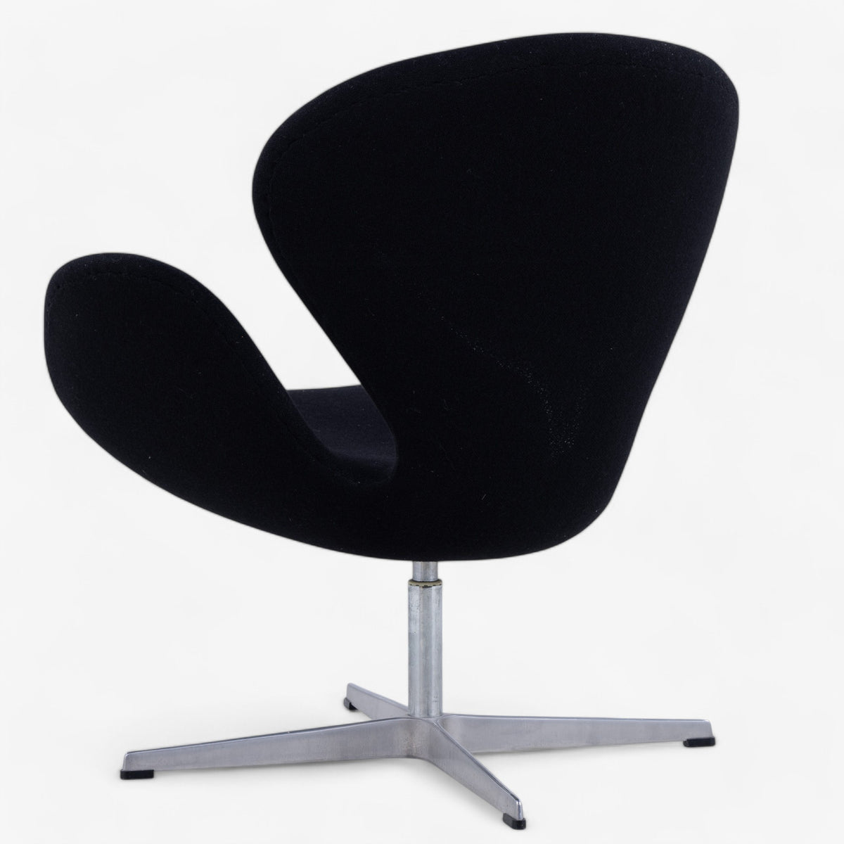 AJ 3320 - 'Svanen' i sort tekstil