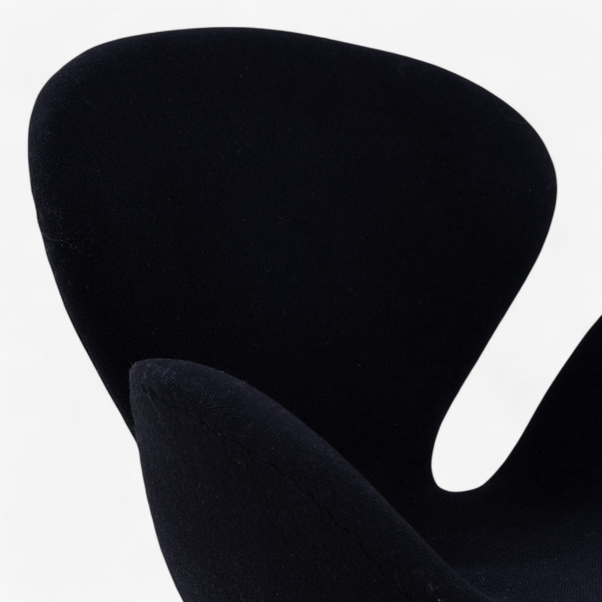 AJ 3320 - 'Svanen' i sort tekstil