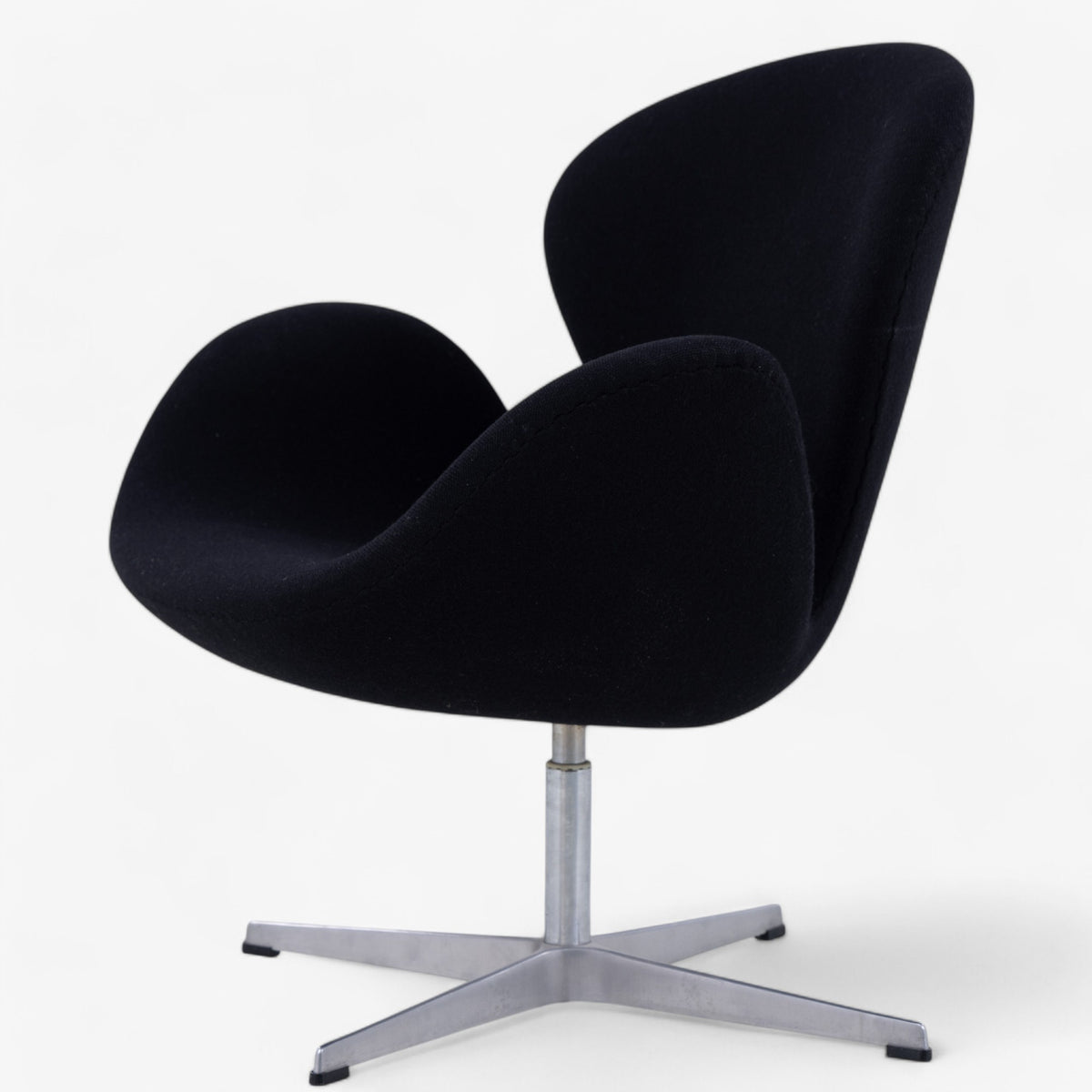 AJ 3320 - 'Svanen' i sort tekstil