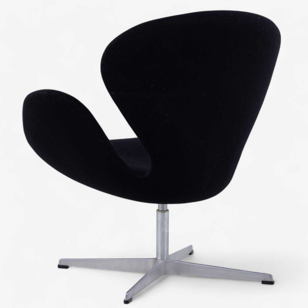 AJ 3320 - 'Svanen' i sort tekstil