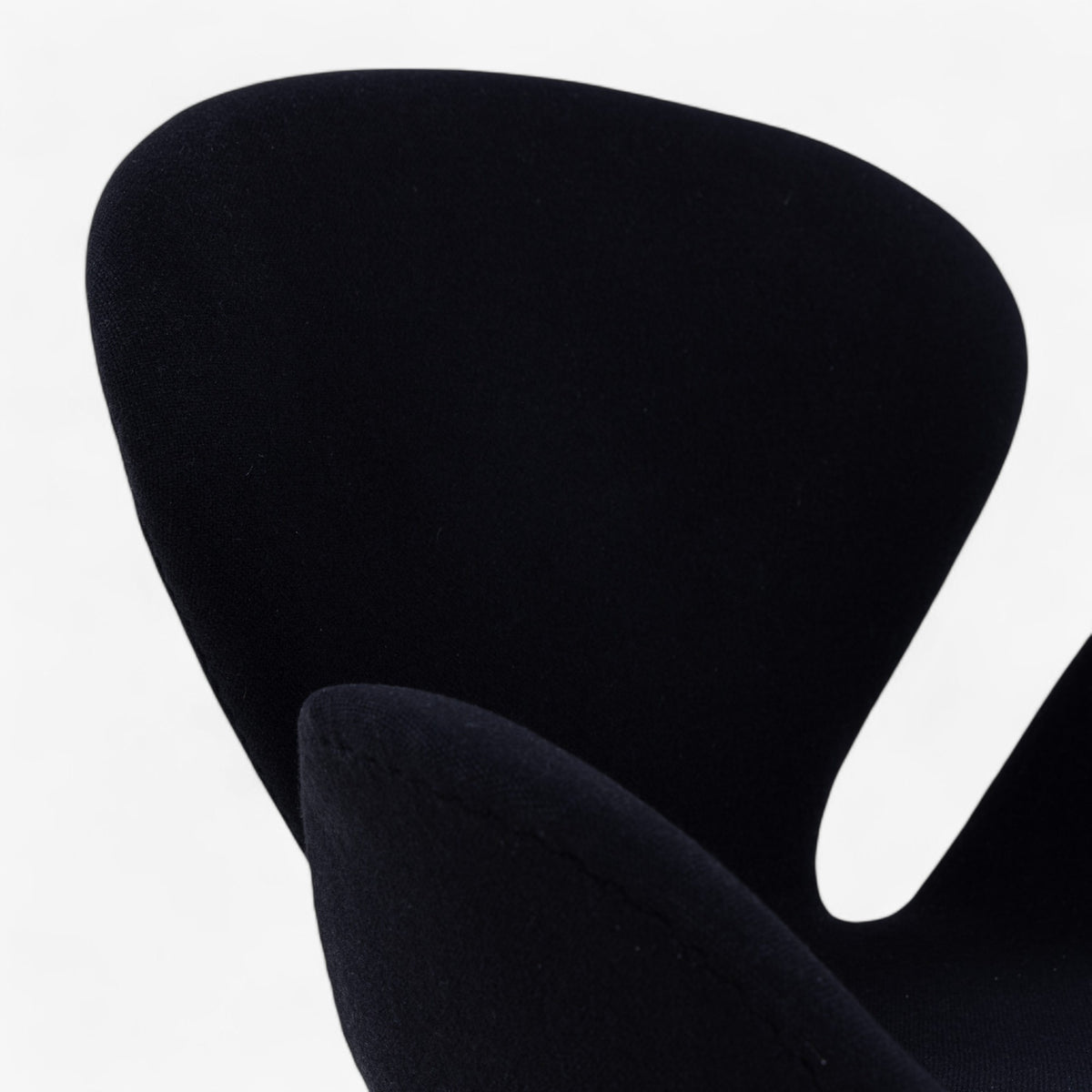 AJ 3320 - 'Svanen' i sort tekstil