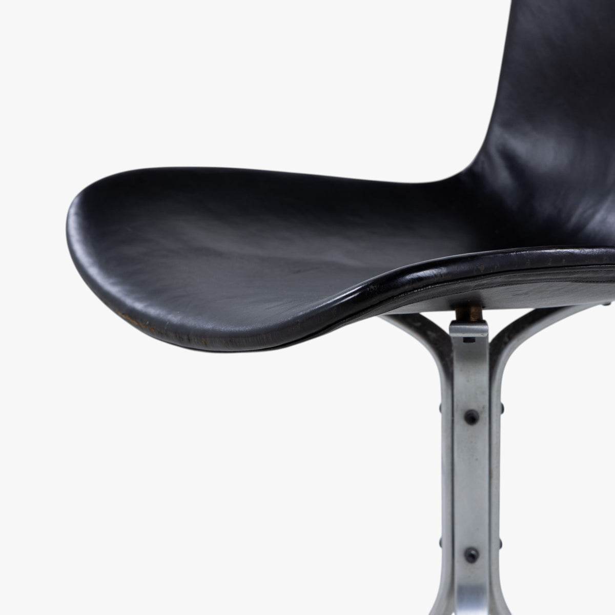 PK 9 - Chair in black leather