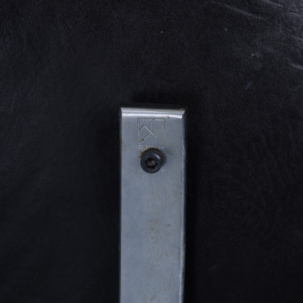 PK 9 - Chair in black leather
