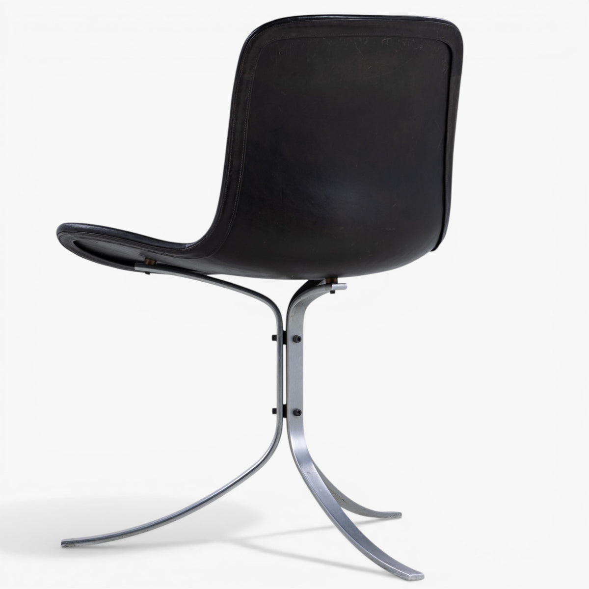PK 9 - Chair in black leather