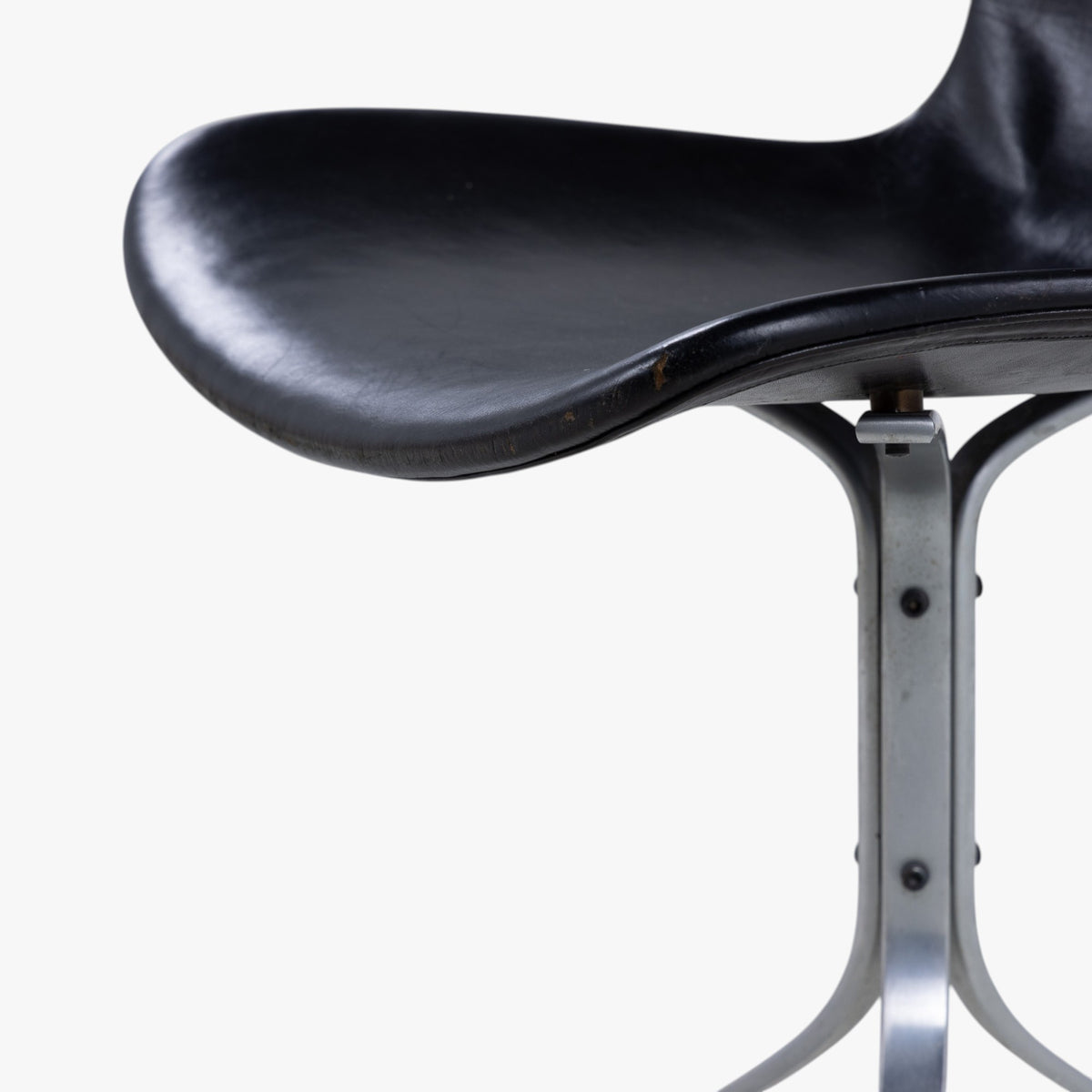 PK 9 - Chair in black leather