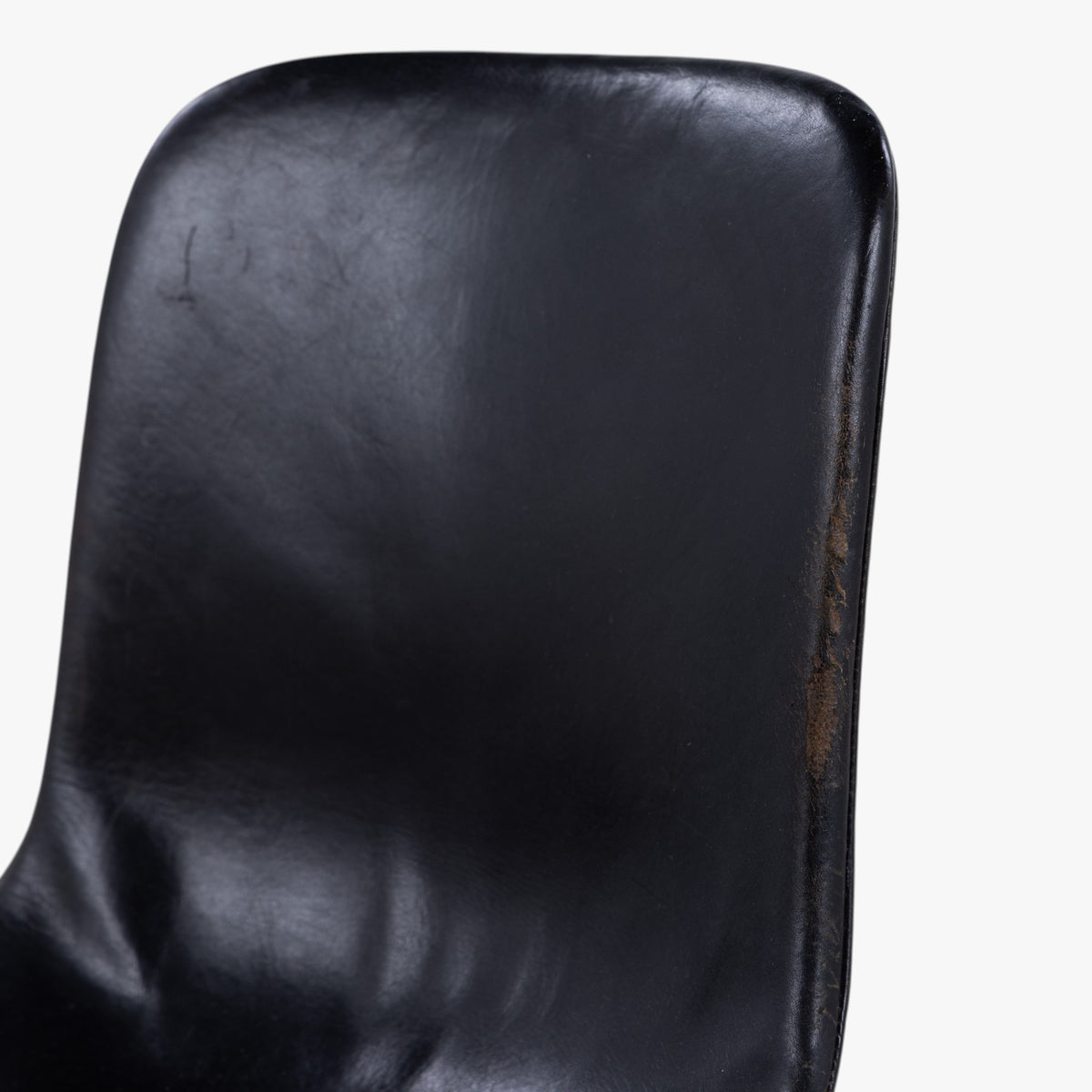 PK 9 - Chair in black leather