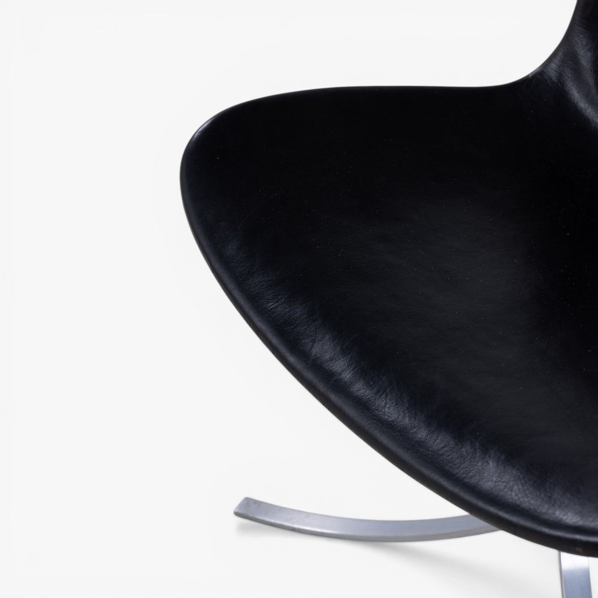 PK 9 - Chair in black leather