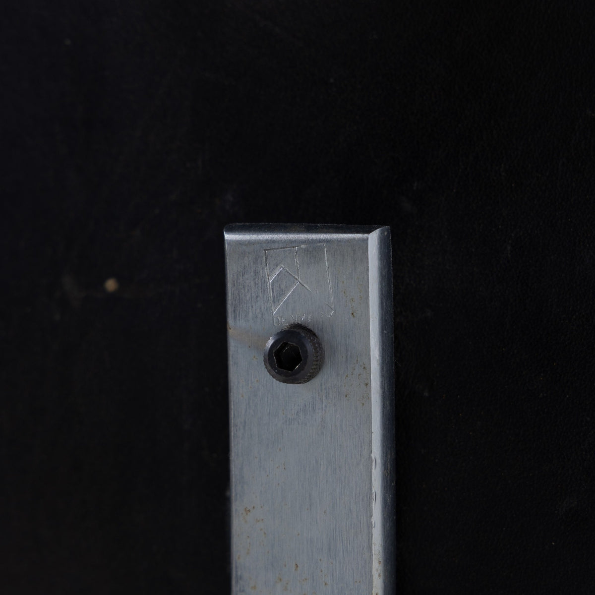 PK 9 - Chair in black leather