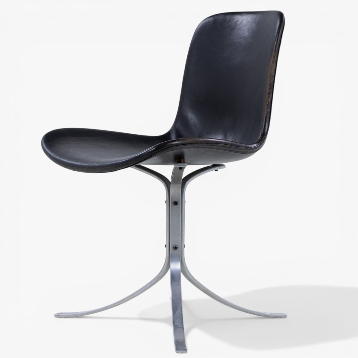 PK 9 - Chair in black leather