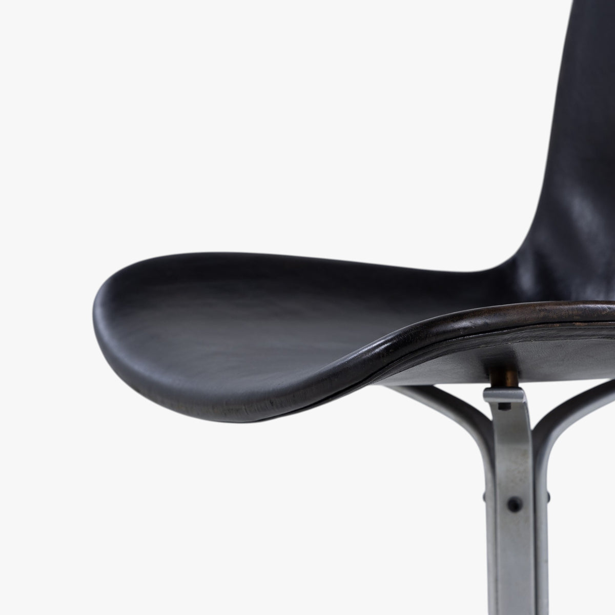 PK 9 - Chair in black leather