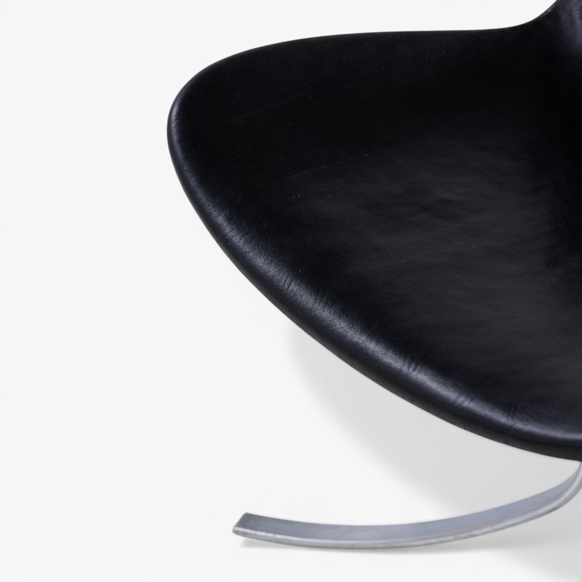 PK 9 - Chair in black leather