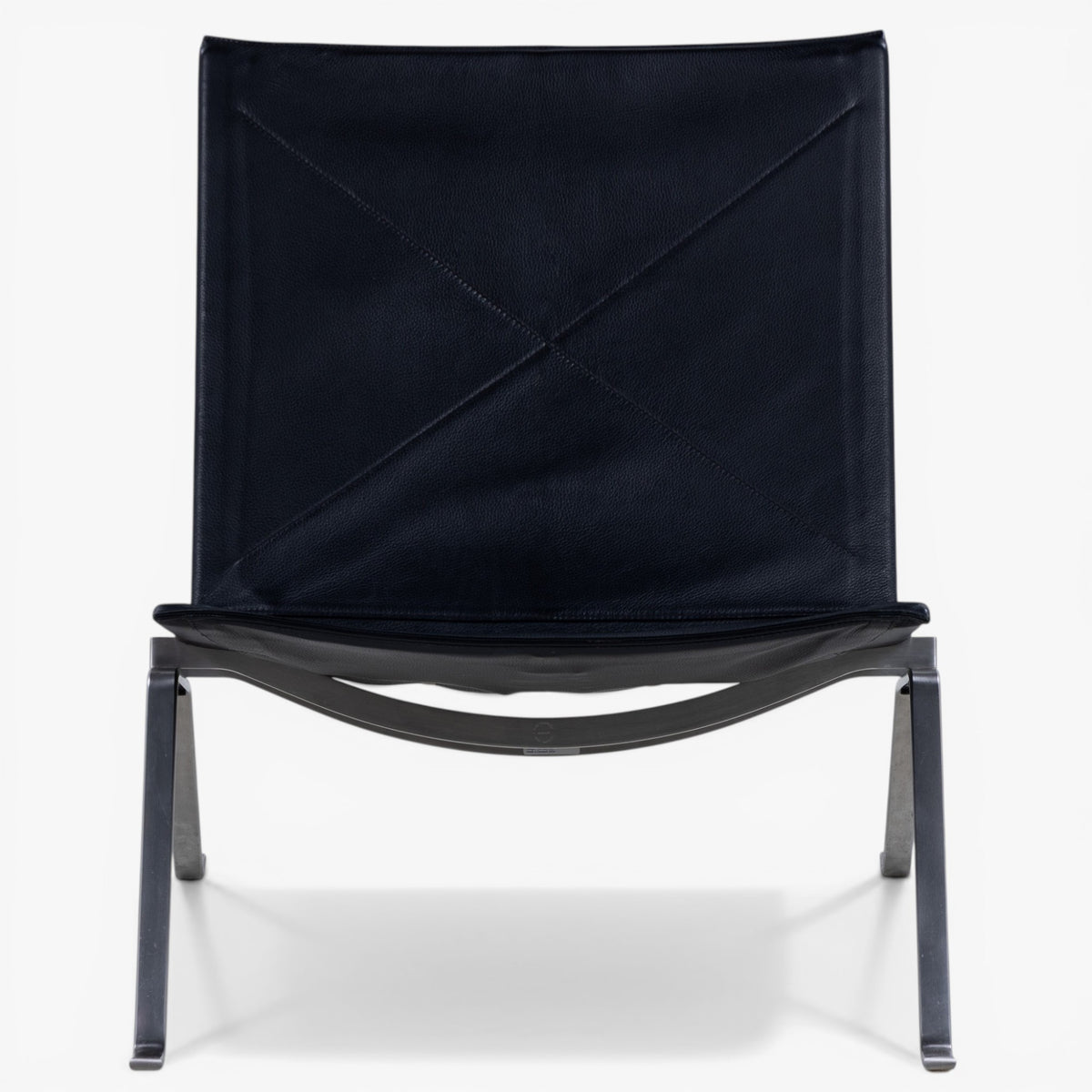 PK 22 - Easy chair in black leather