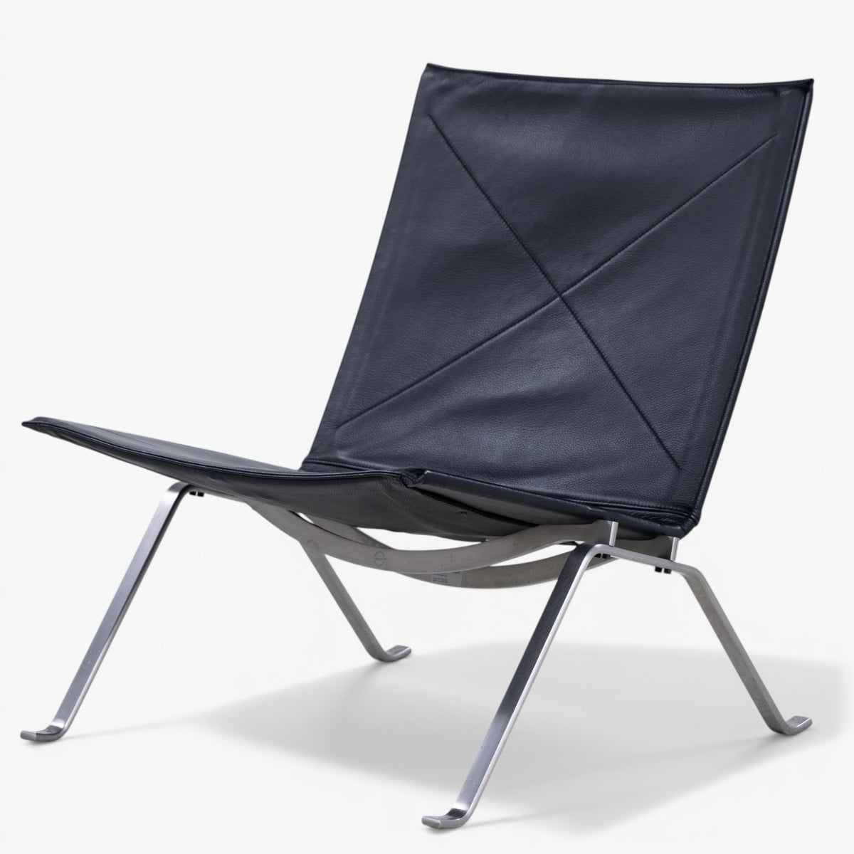 PK 22 - Easy chair in black leather