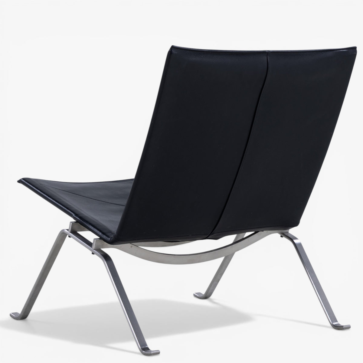 PK 22 - Easy chair in black leather
