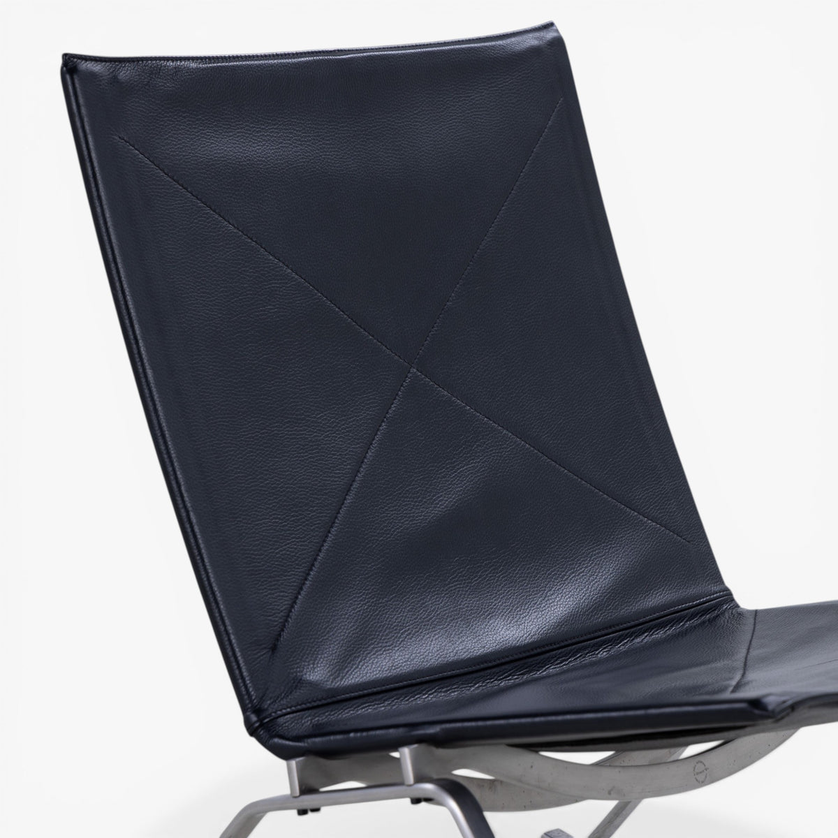 PK 22 - Easy chair in black leather
