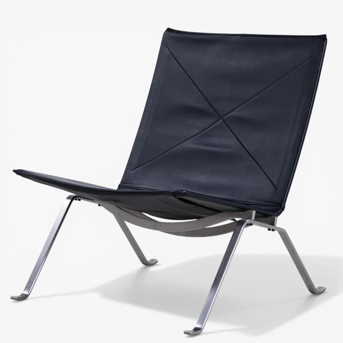 PK 22 - Easy chair in black leather