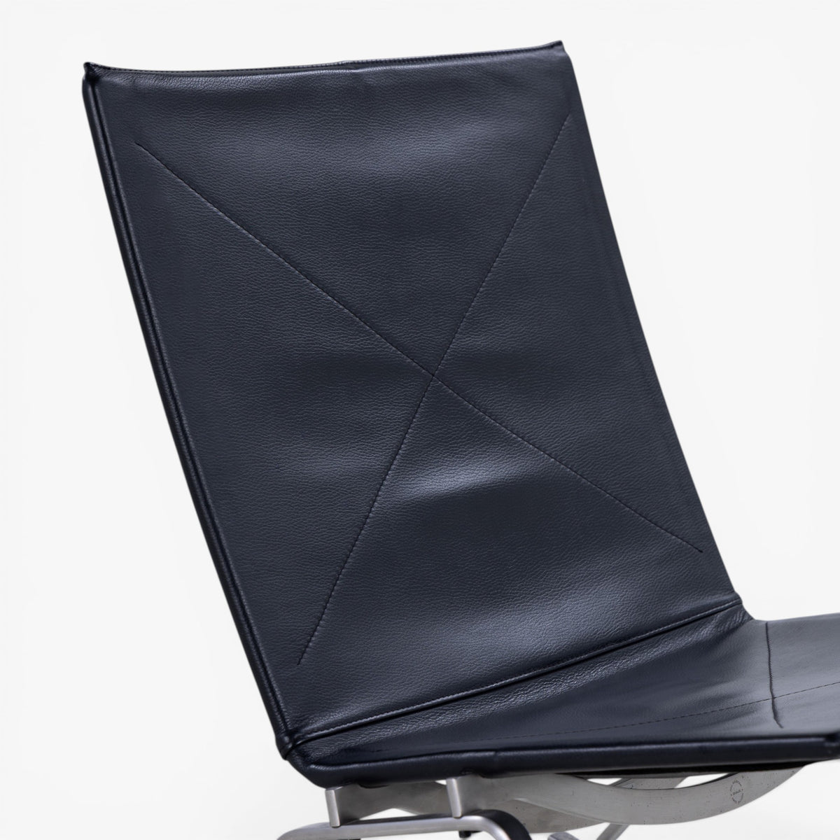 PK 22 - Easy chair in black leather
